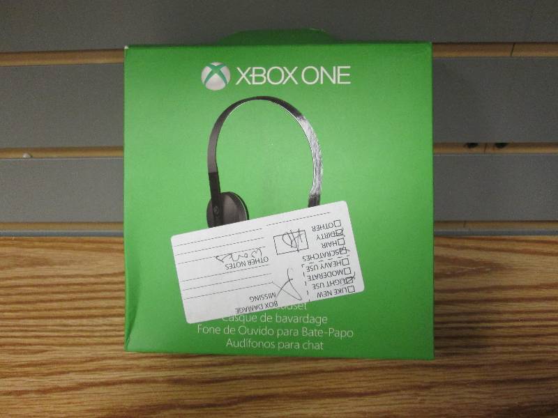 lot 69 image: Xbox Chat Headset Retail $39.99- us...
