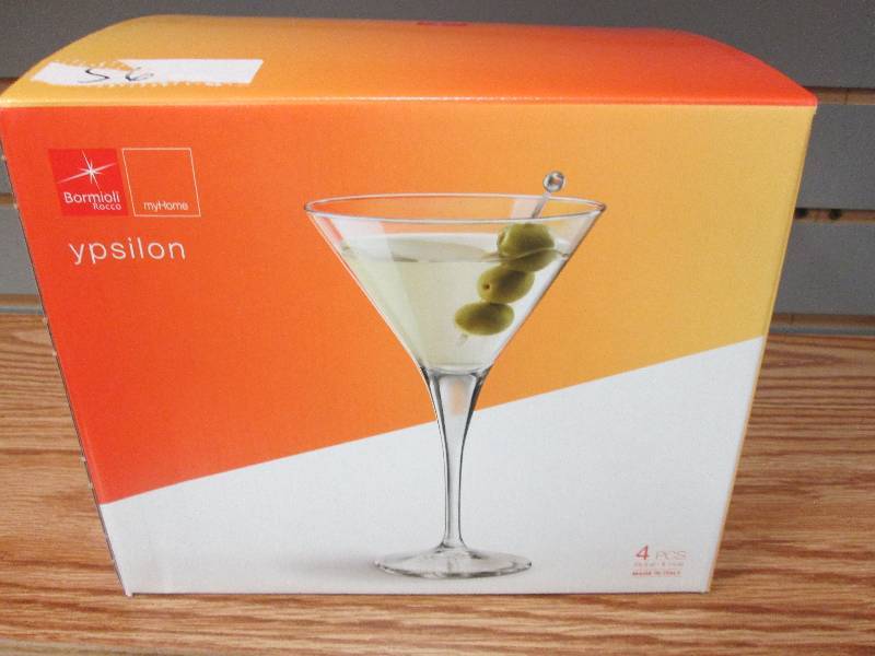 lot 71 image: Ypsilon 4 piece martini glasses set...