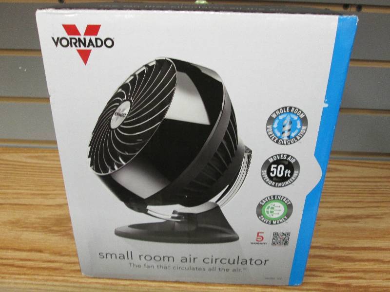 lot 77 image: Vornado 160 Small Room Air Circulat...