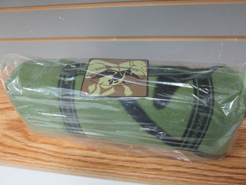 lot 100 image: Duck Commander Green Blanket Retail...
