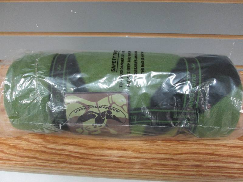 lot 102 image: Duck Commander Green Blanket Retail...