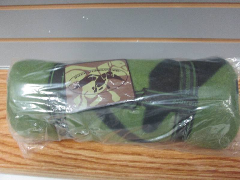 lot 103 image: Duck Commander Green Blanket Retail...