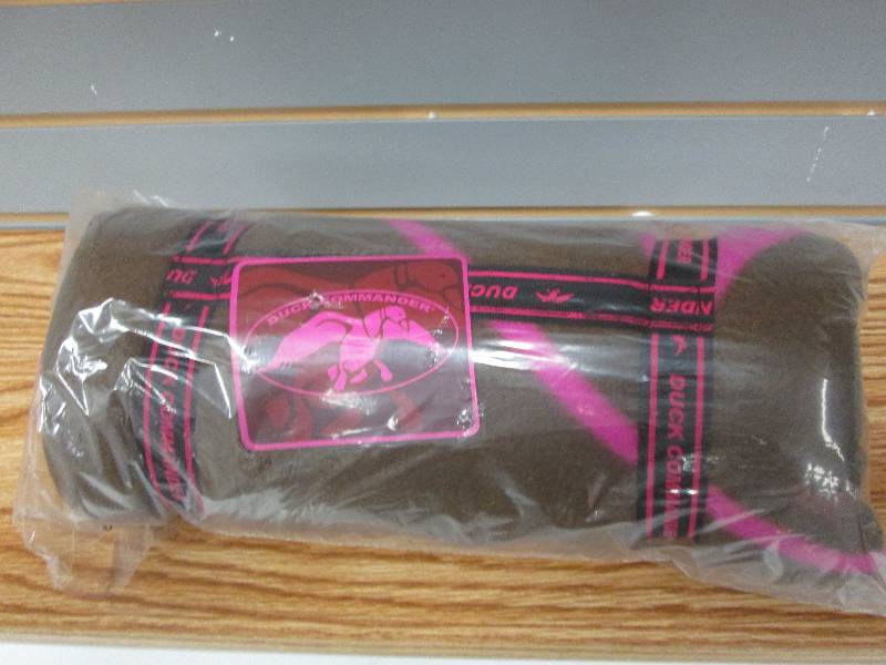 lot 105 image: Duck Commander BrownPink  Blanket ...