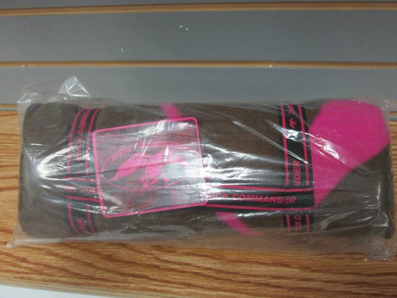lot 106 image: Duck Commander BrownPink  Blanket ...