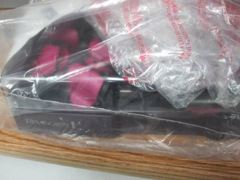 lot 117 image: Remington Hot curler set- used Reta...