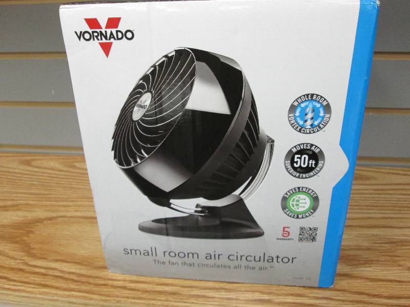 lot 176 image: Vornado 160 Small Room Air Circulat...