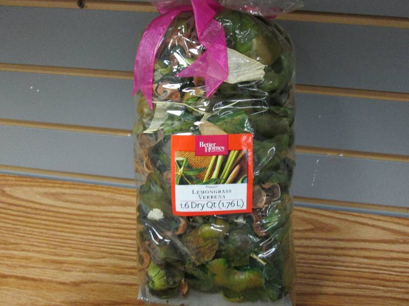 lot 238 image: Better Home & Garden 1.6 QT Lemongr...