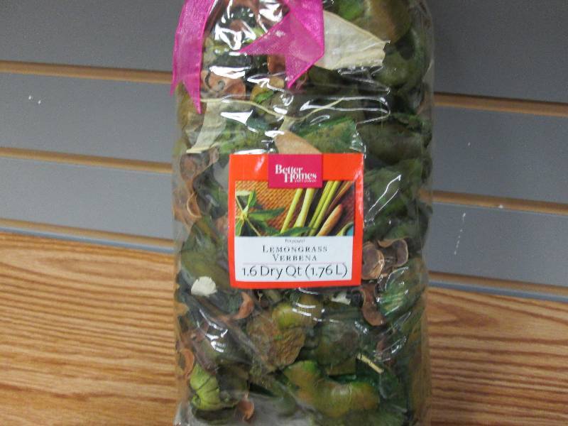 lot 239 image: Better Home & Garden 1.6 QT Lemongr...