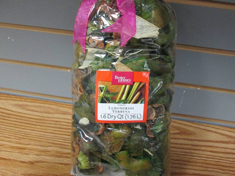lot 240 image: Better Home & Garden 1.6 QT Lemongr...