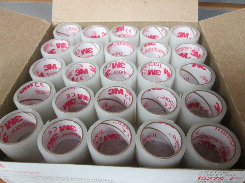 lot 290 image: 3M Hypoallergenic Transpore 1527S-1...