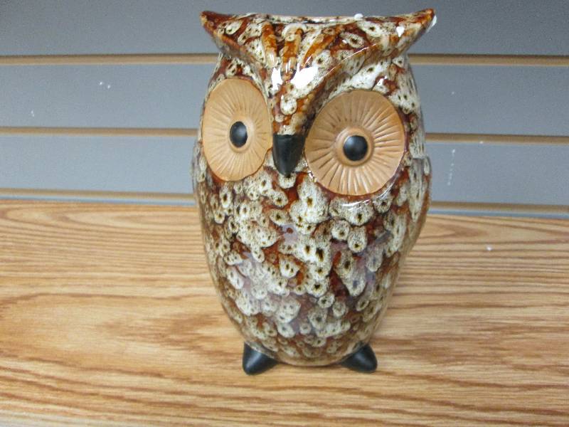 lot 301 image: Elegant Expressions Ceramic Owl Vas...