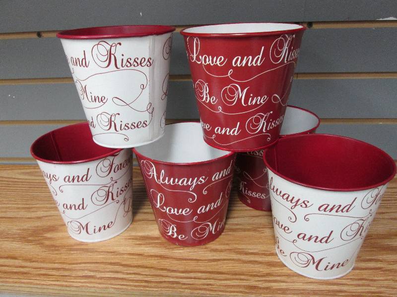 lot 331 image: KC Collections LoveKisses tins 6 p...