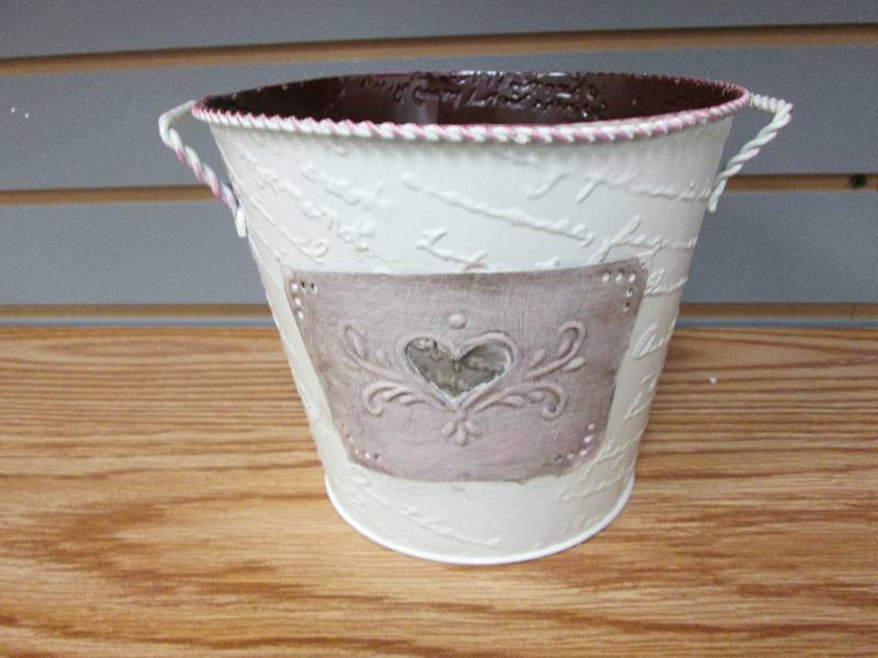 lot 332 image: Elegant Expression 8 Country Heart...
