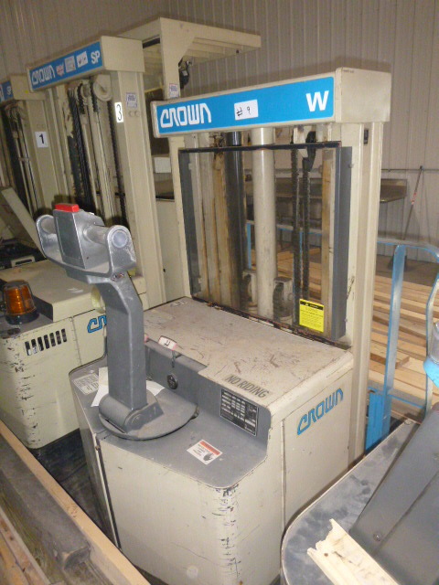 lot 9 image: Crown Pallet Walk Behind