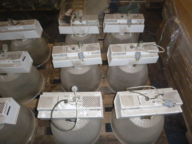 lot 12 image: 6 HID Light Fixtures