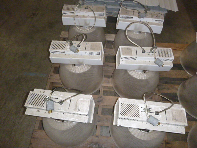 lot 14 image: 6 HID Light Fixtures