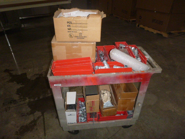 lot 31 image: Rubbermaid Cart