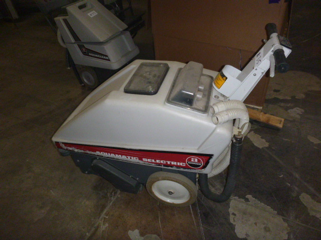 lot 35 image: Advance Aquaclean Floor Scrubber