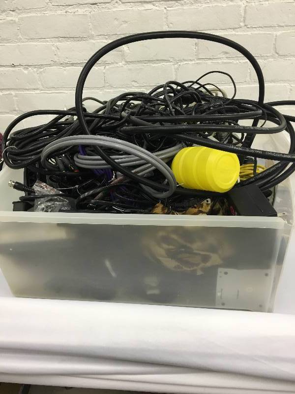 lot 20 image: Box of cords