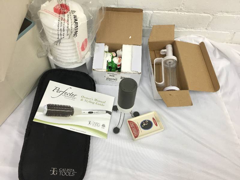 lot 37 image: All items shown in picture
