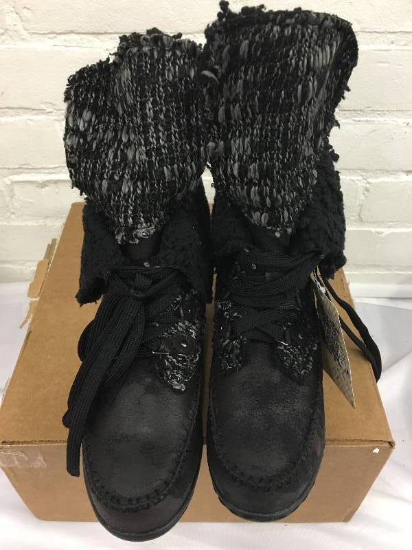 lot 79 image: Muk Luk Womens Lilly Lace-Up Boot - Black size 7