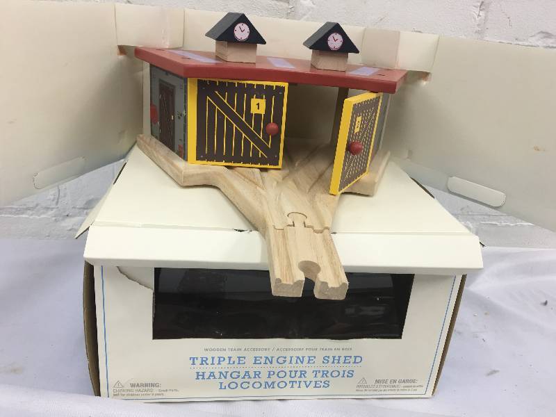 lot 123 image: Bigjigs Rail Triple Engine Shed