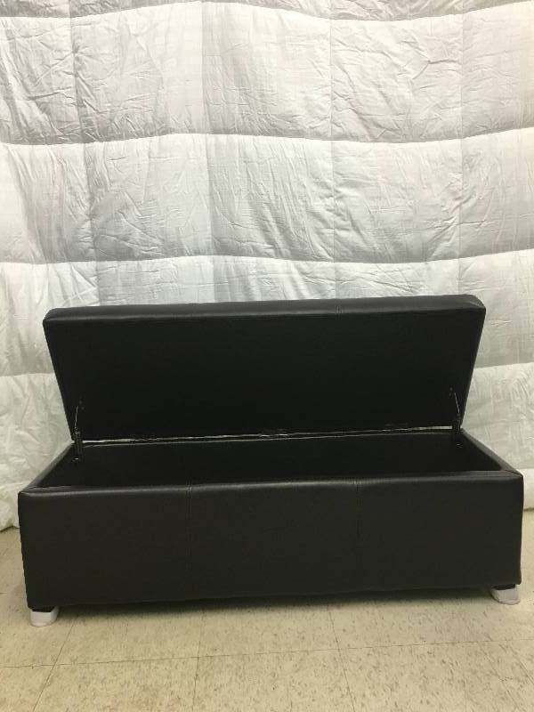 lot 139 image: Bench Storage Ottoman retail $139