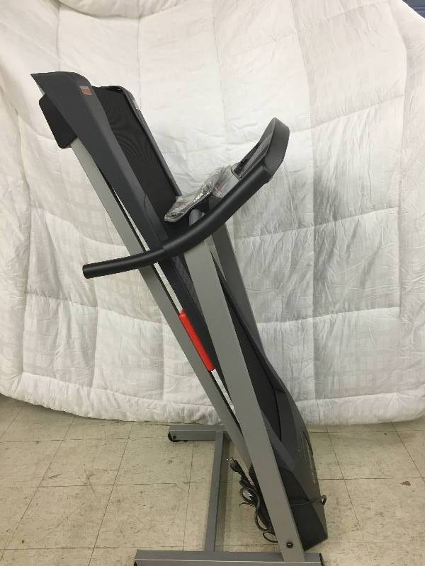 lot 143 image: Weslo Cadence G 5.9 2.25 HP Treadmill retail $339