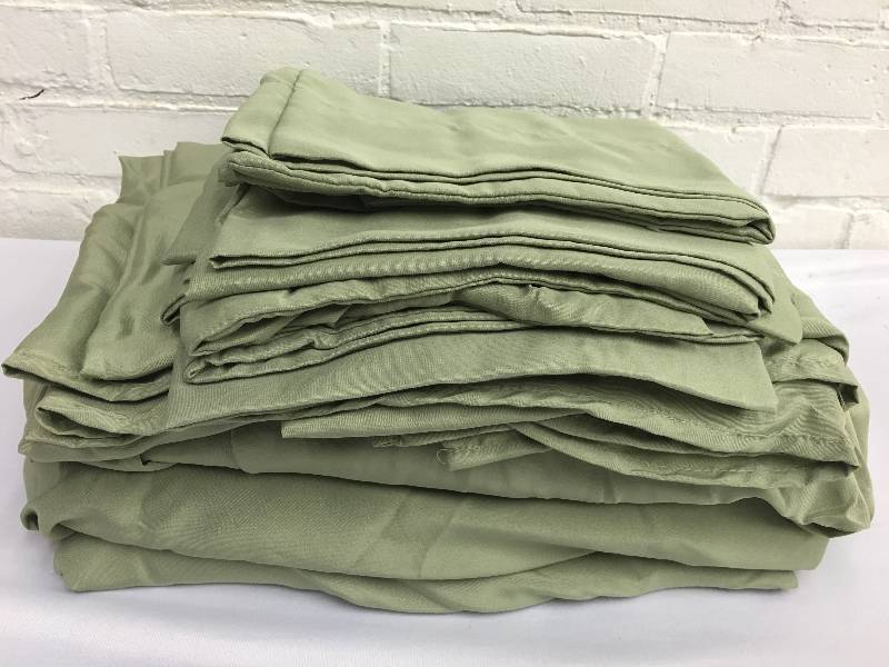 lot 10 image: Microfleece Sheet Set Queen Sage Green