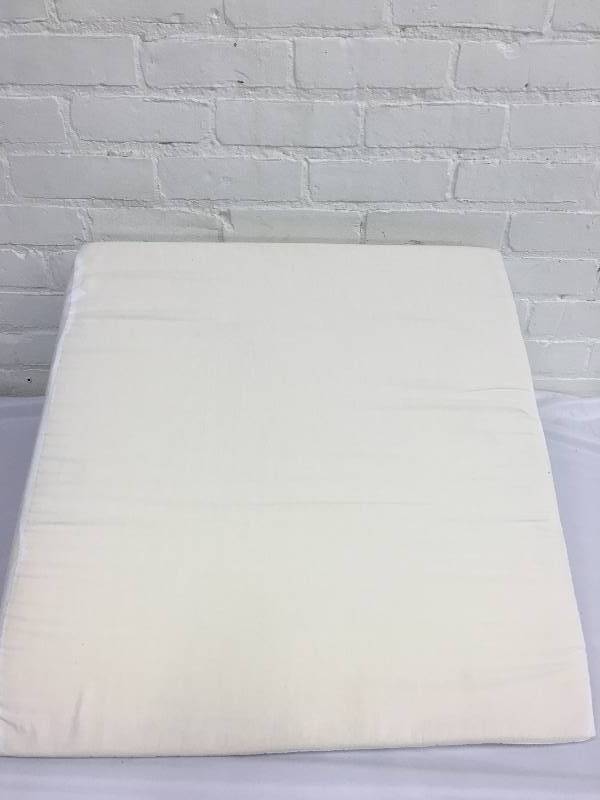 lot 11 image: Bed Wedge Pillow