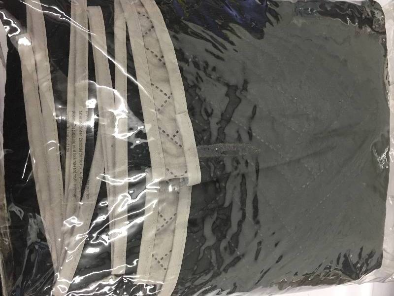 lot 131 image: Comforter Set retail $80 Size Queen