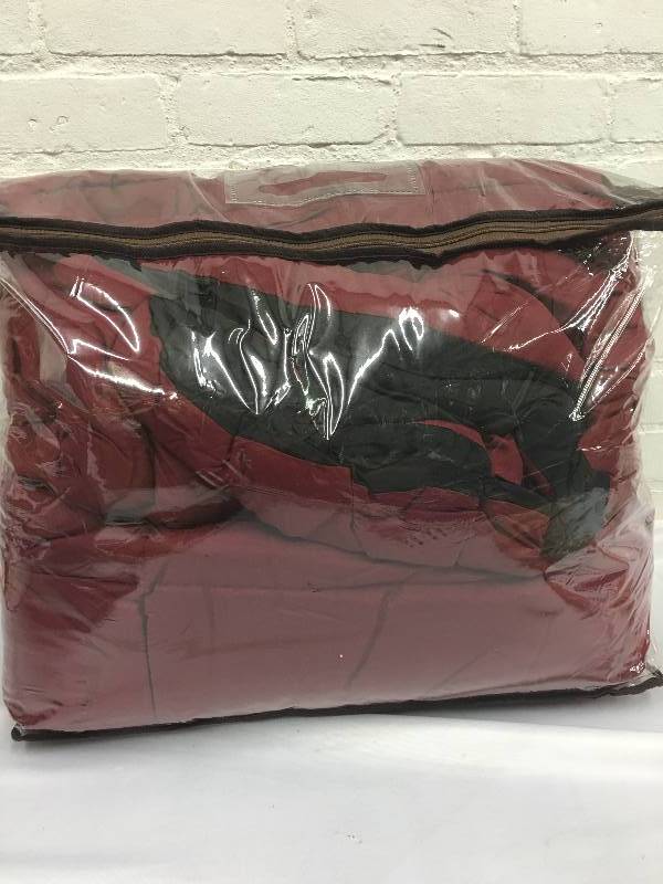 lot 119 image: Coverlet Set, Sheet Set and Pillow retail $79 size Queen