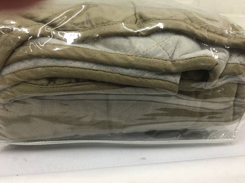 lot 115 image: Sure Fit Quilted Duck Pet Sofa Cover retail $74