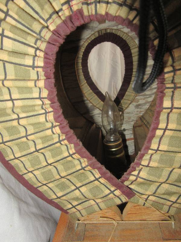lot 1 image: COVERED WAGON LIGHT