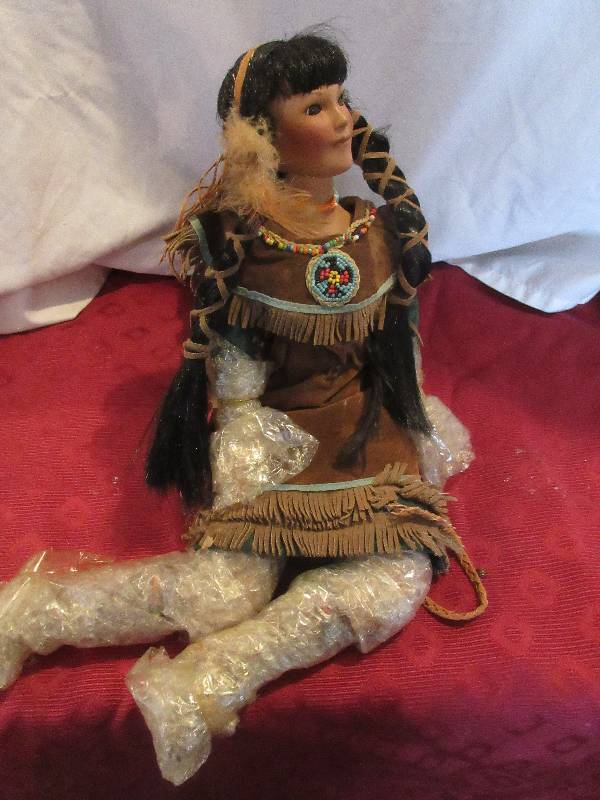 lot 15 image: COLLECTIBLE INDIAN DOLL