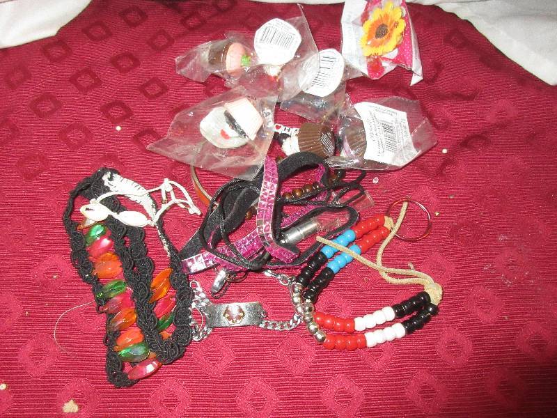 lot 18 image: ODDS AND ENDS JEWLERY AND LIP GLOSS