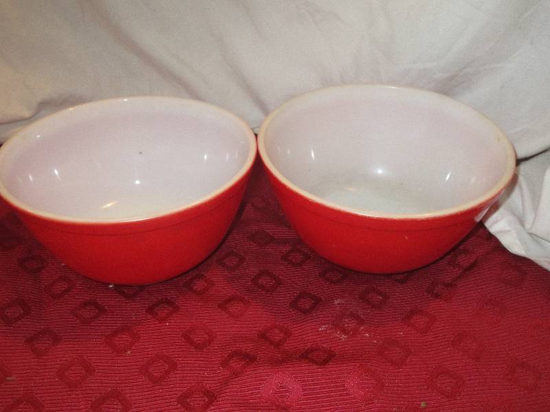 lot 26 image: PAIR OF RED PYREX BOWLS