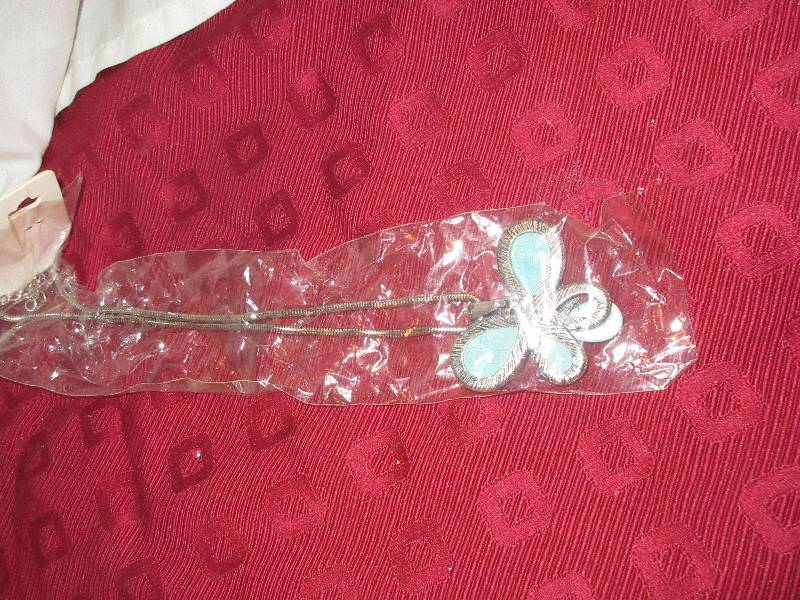 lot 28 image: UNIQUE FASHION KNECKLACE