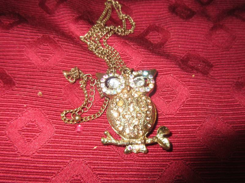 lot 35 image: VINTAGE OWL KNECKLACE