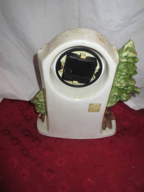 lot 45 image: VINTAGE QUARTZ CLOCK