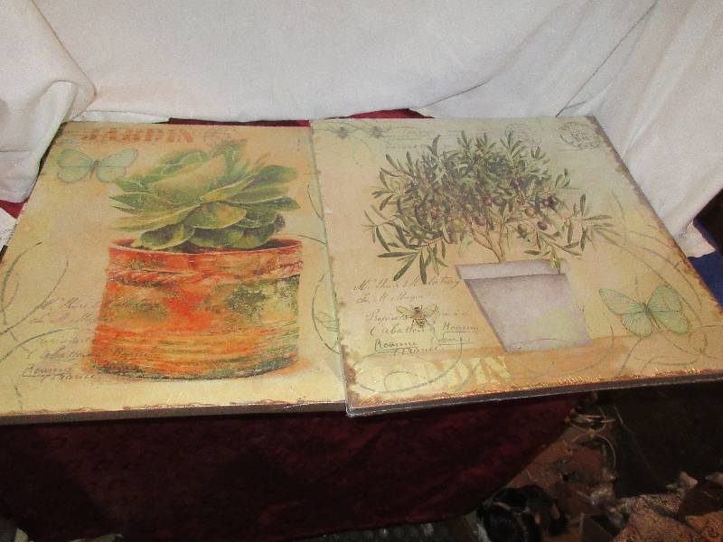 lot 54 image: 2 DECRATIVE WALL HANGINGS