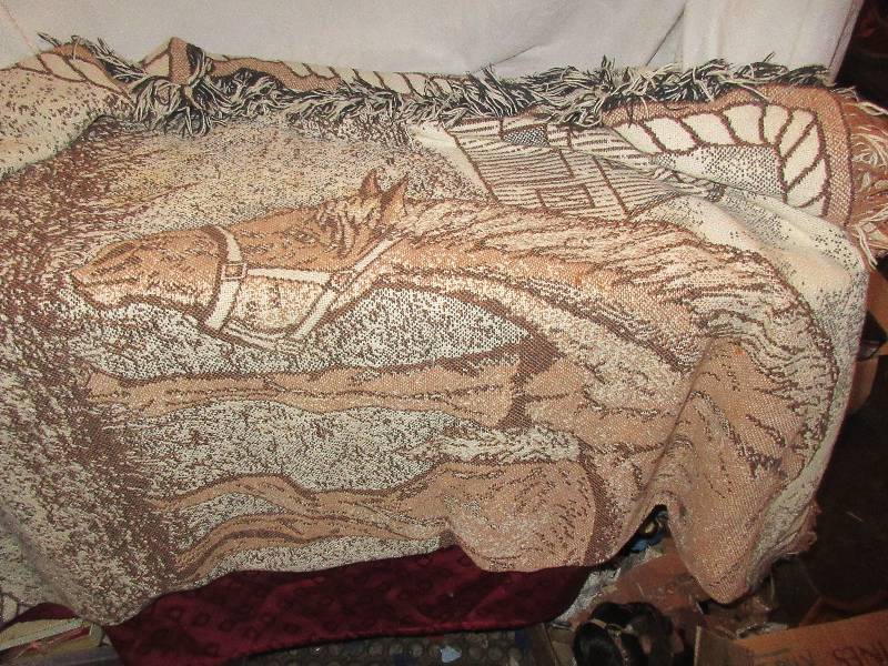 lot 60 image: BEAUTIFUL HORSE THROW BLANKET