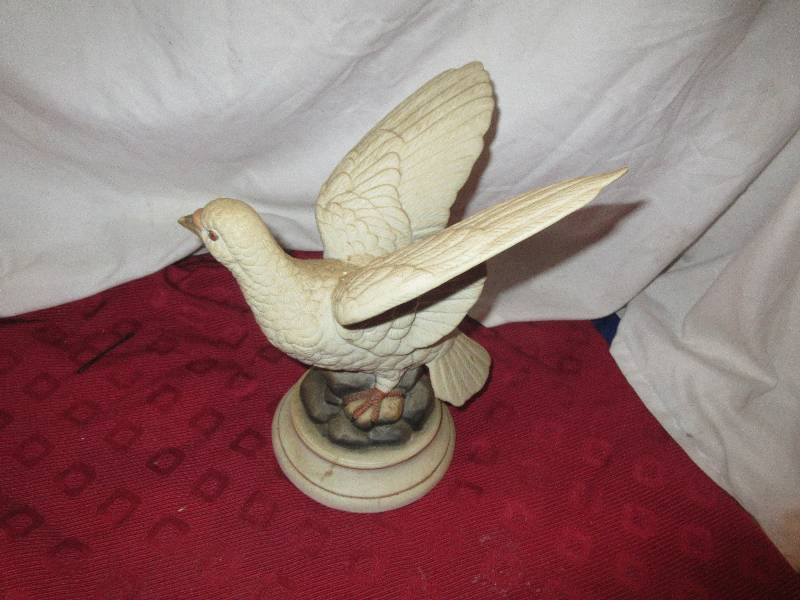 lot 65 image: COLLECTIBLE DOVE