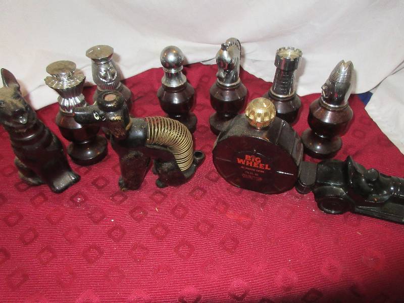 lot 70 image: COLLECTIBLE AVON BOTTLES
