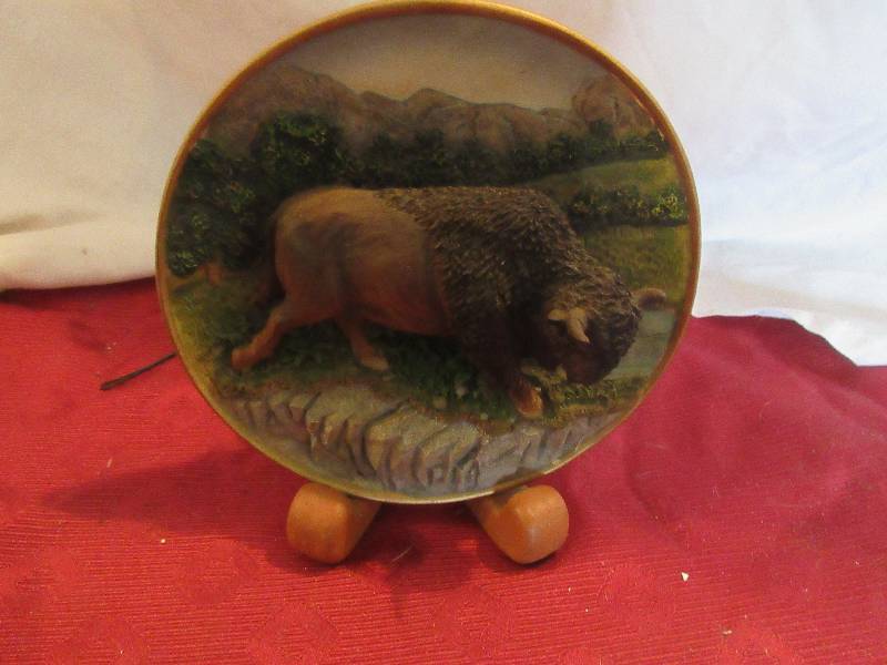 lot 93 image: COLLECTIBLE CALADONA BUFFALO PLATE