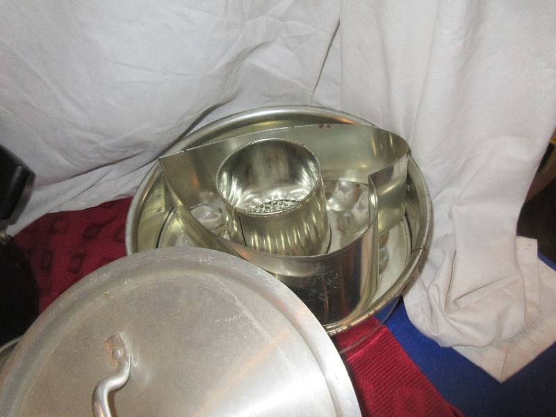 lot 96 image: KETTLES AND BAKE WARE