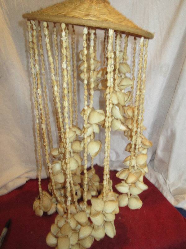 lot 108 image: HANGING SHELL ORNAMENT