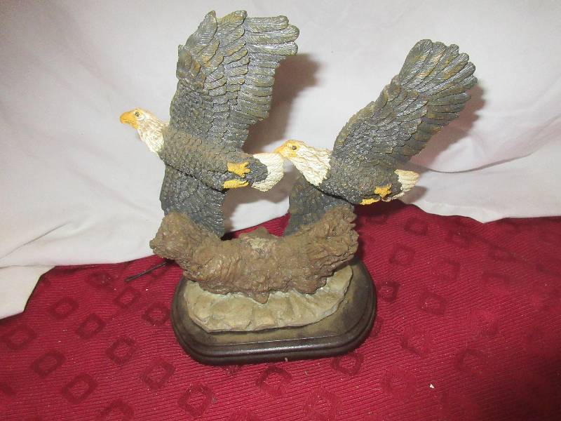 lot 110 image: EAGLE FIGURENE