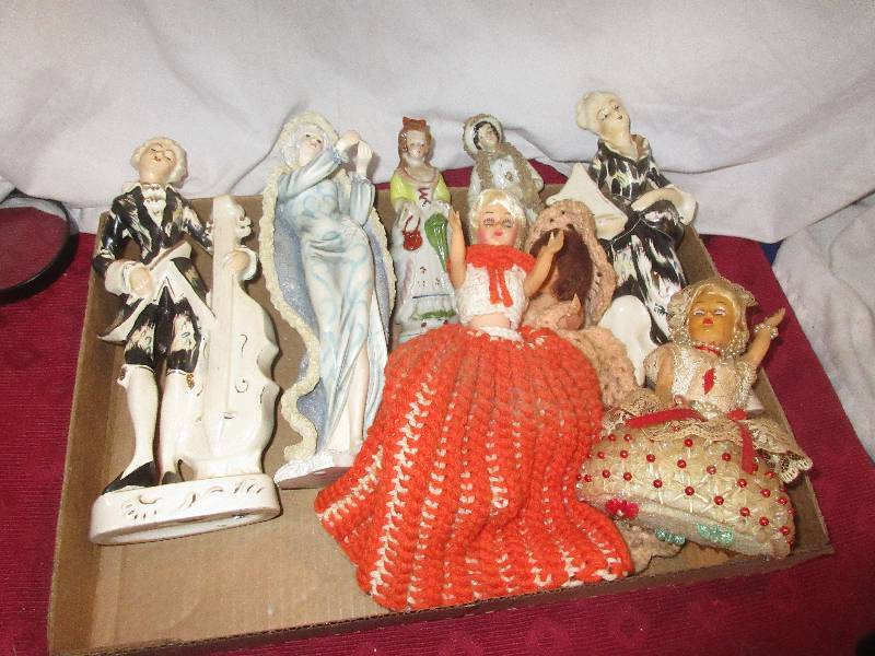 lot 115 image: FLAT OF FIGURENES