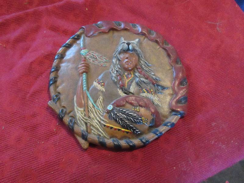 lot 140 image: VINTAGE NATIVE AMERICAN FLAT FIGURENE